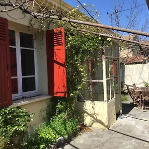 Le Petit 45 Sous Les Platanes France